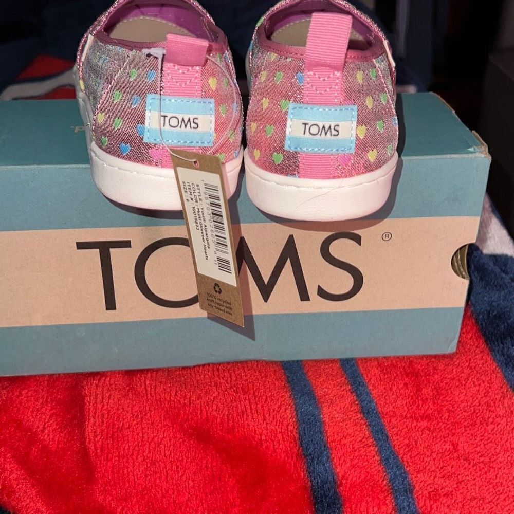 TOMS - Picture 3 of 9